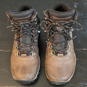 Chinook boots, size 3.5 (big boys)